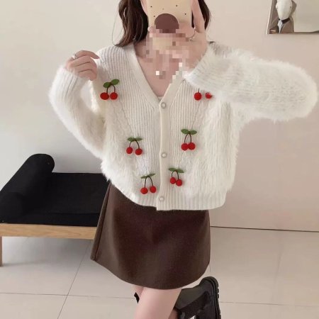 جكيت صوف كرز ون سايز لون ابيض